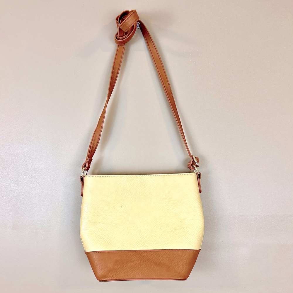 Bueno multi tone cross body purse